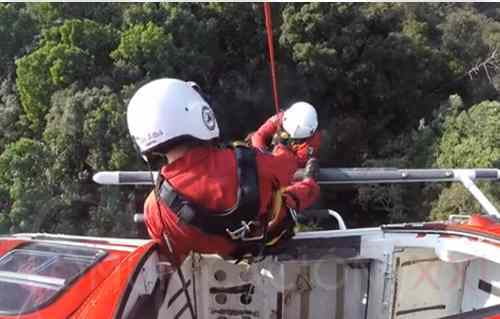 Video: Rescatan a mujer suiza que cayó de parapente en Valle de Bravo